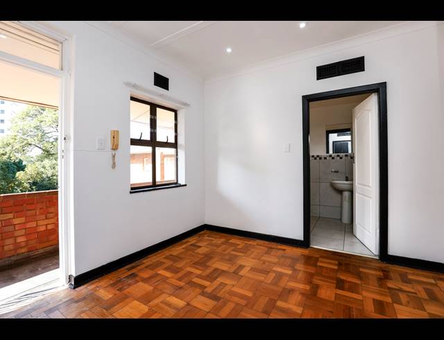1.5 BEDROOM APARTMENT RENTED IN GLENWOOD